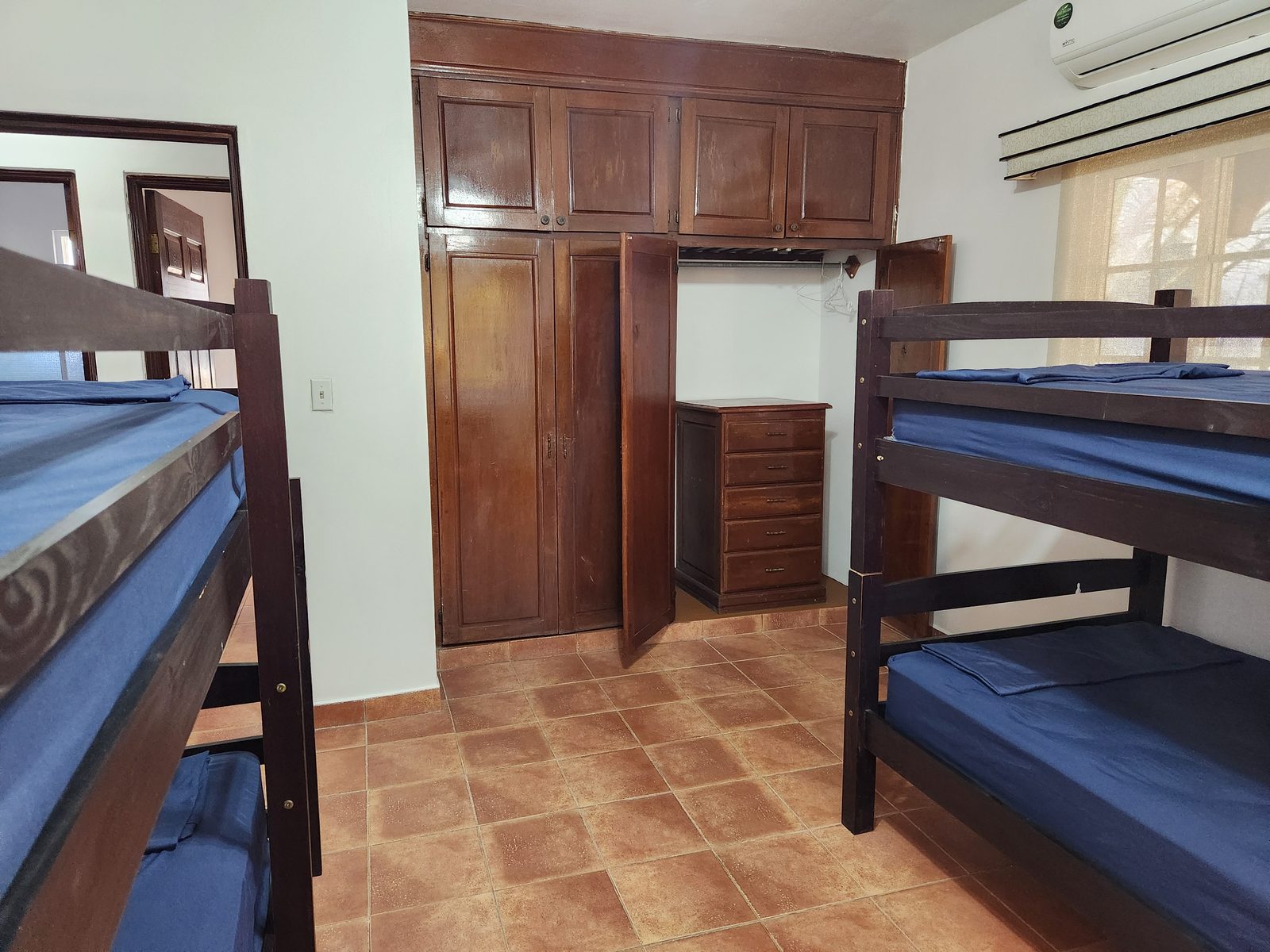 Ground Floor Bunk Bedroom — Closet