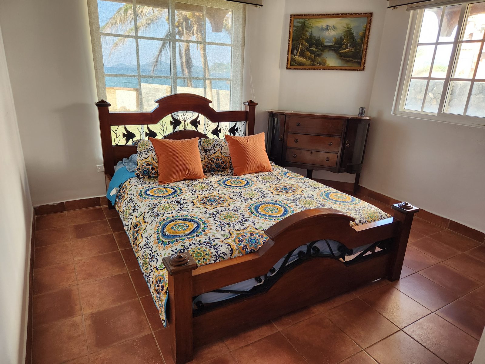 Ground floor queen bedroom