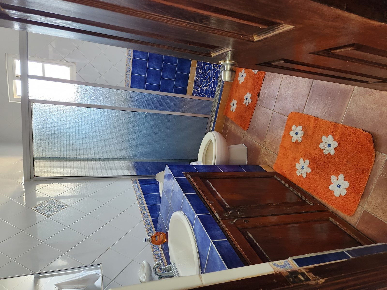 Shared Lower Floor 2-Bedroom Bathroom